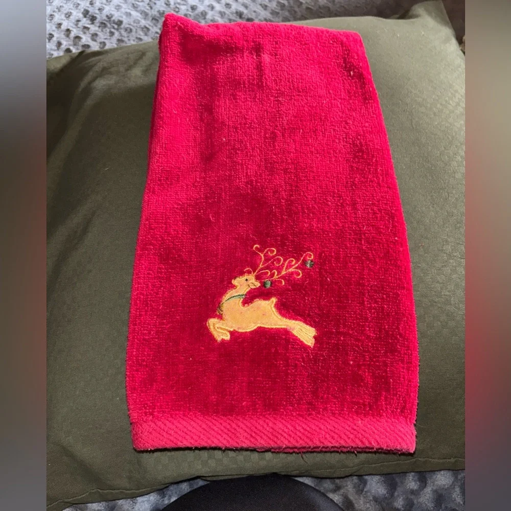 Vintage Red Christmas Towel Set with Gold Reindeers